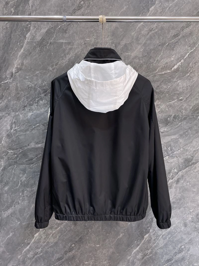 Resilient Moncler Outwear 142386