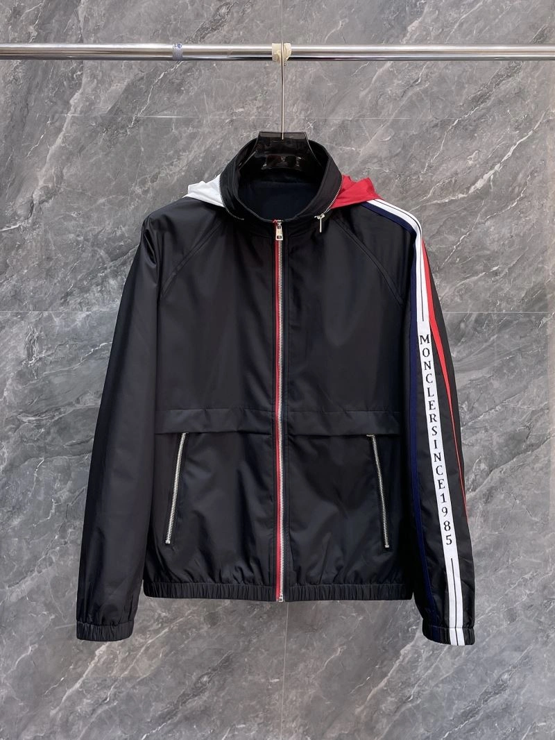 Practical Moncler Outwear 142374