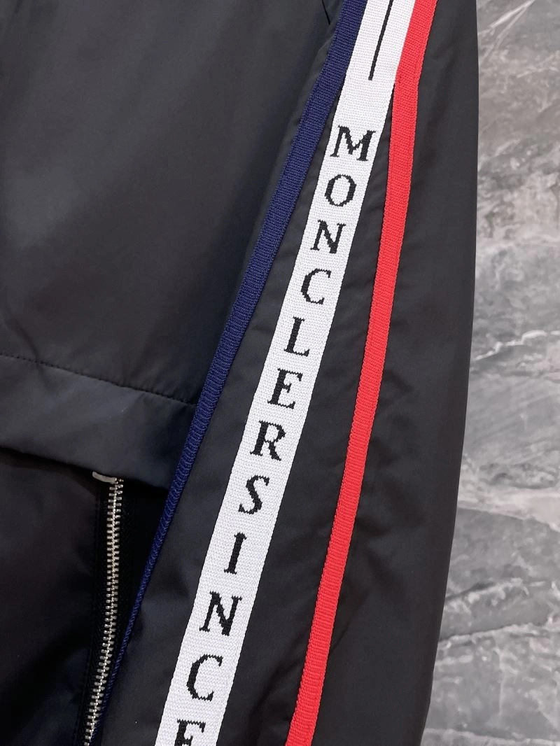 Practical Moncler Outwear 142374
