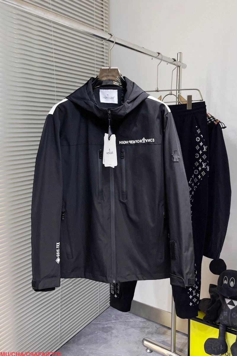 Moncler Outwear UrbanChic 142150