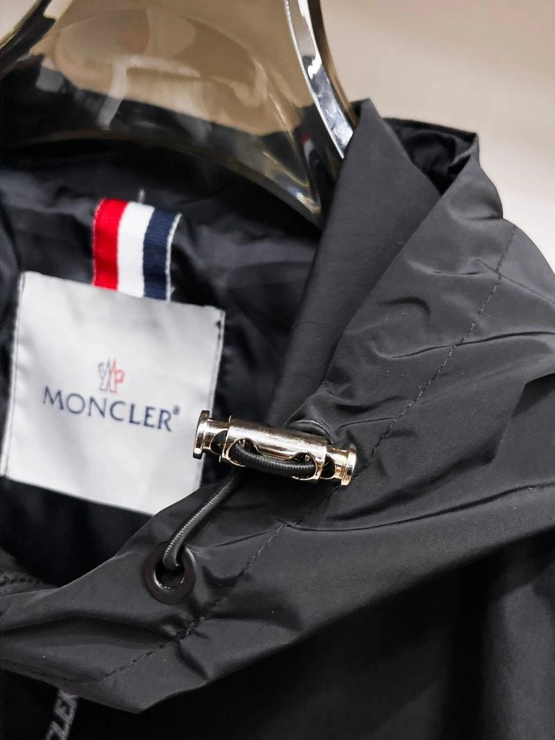 Moncler Outwear Lightweight 142158
