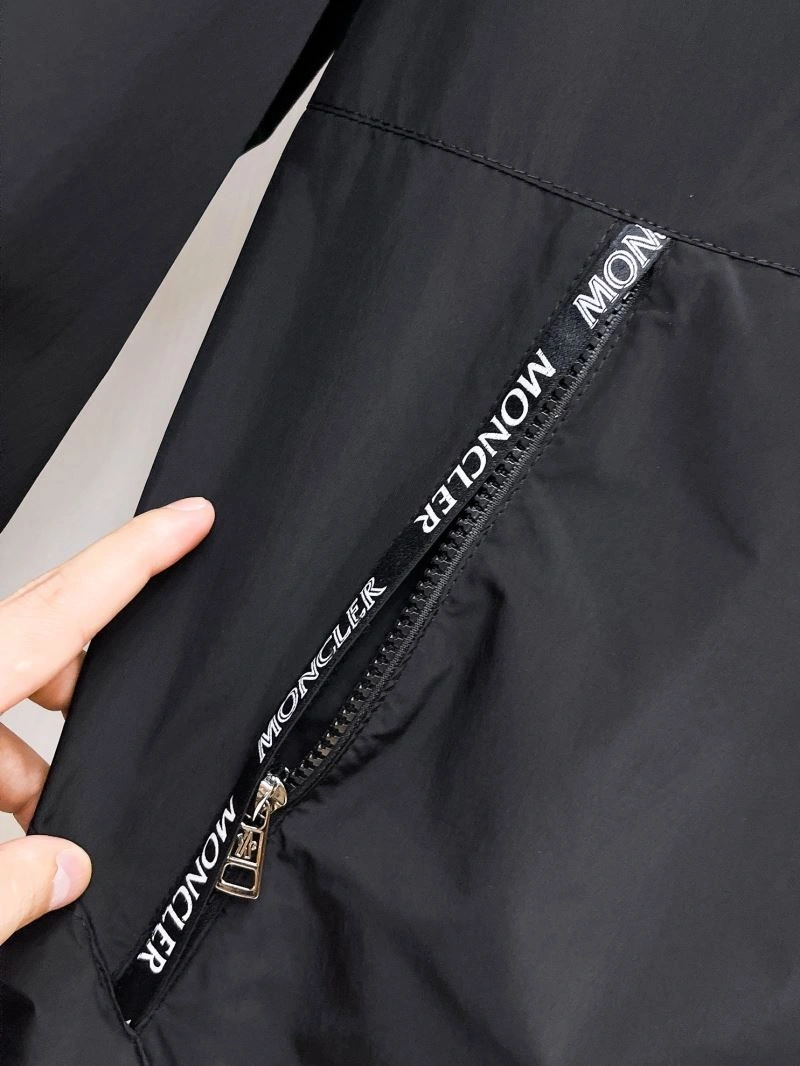 Moncler Outwear Lightweight 142158