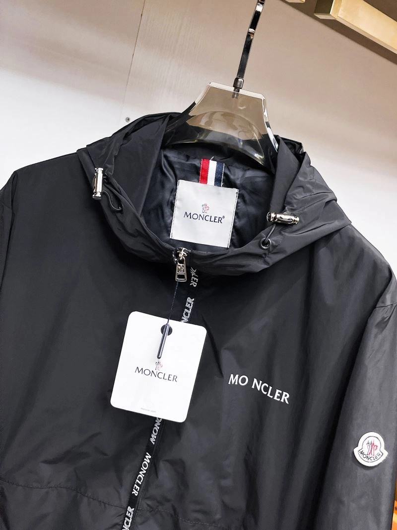Moncler Outwear Lightweight 142158