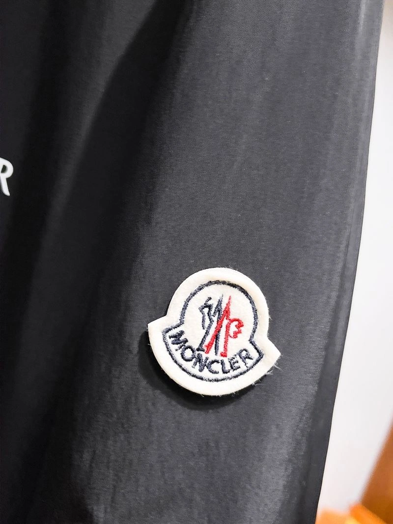 Moncler Outwear Lightweight 142158