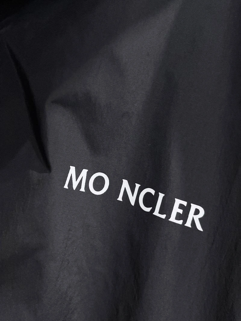 Moncler Outwear Lightweight 142158
