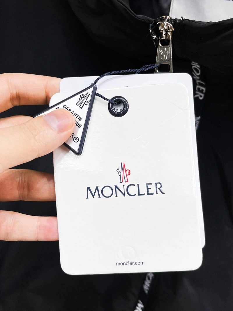 Moncler Outwear Lightweight 142158