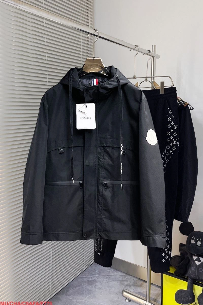 Moncler Outwear Sleek 142146