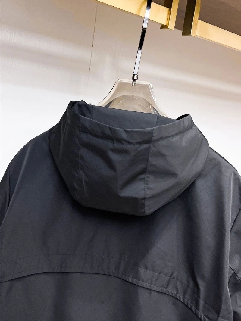 Moncler Outwear Sleek 142146