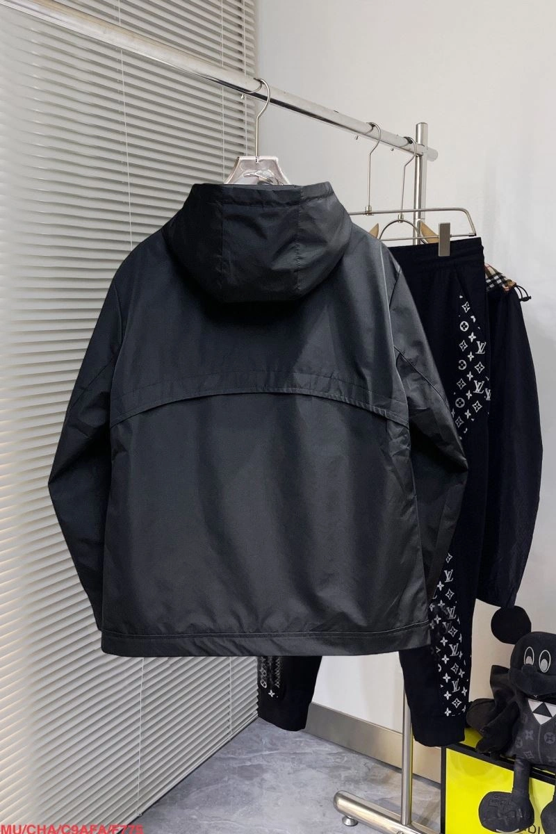 Moncler Outwear Sleek 142146