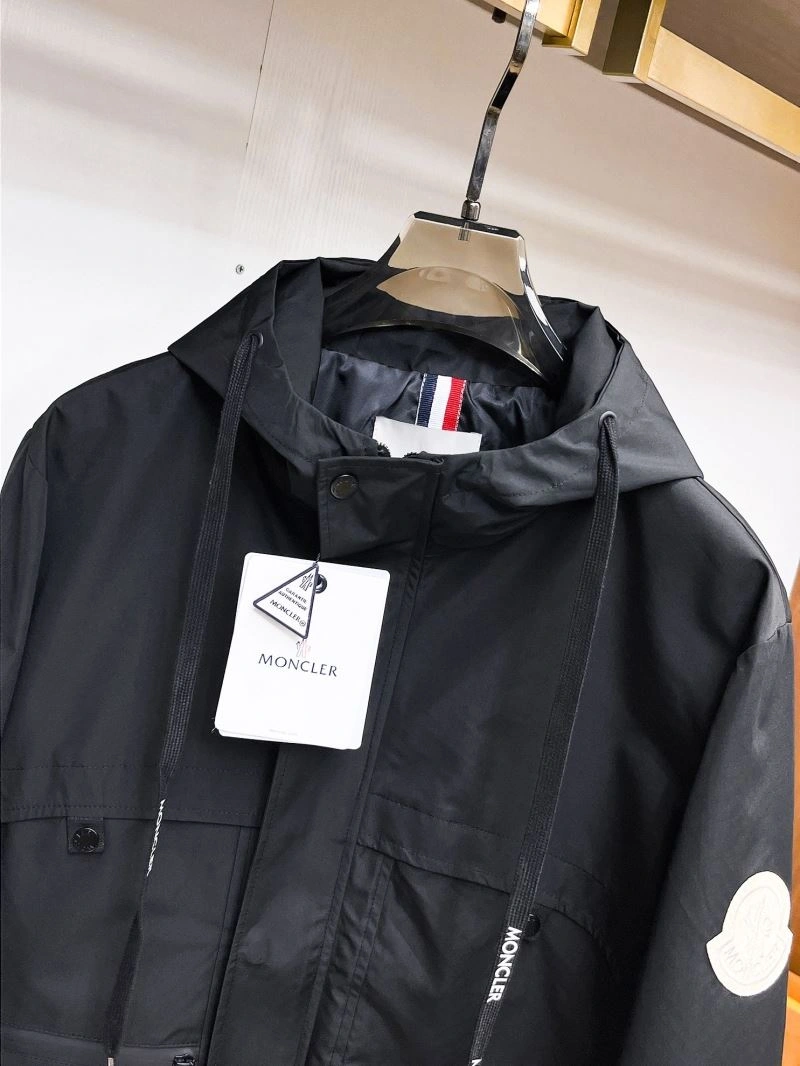 Moncler Outwear Sleek 142146