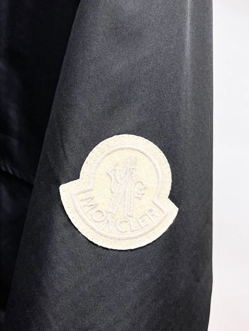Moncler Outwear Sleek 142146