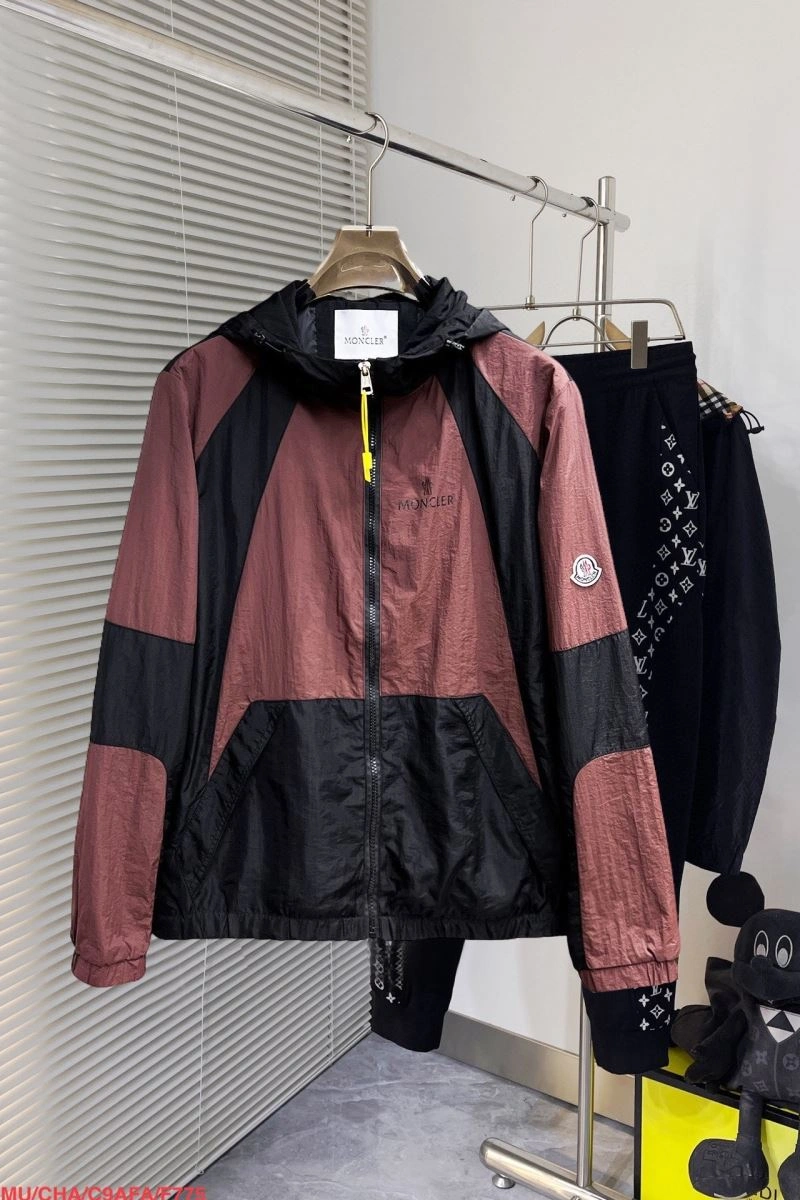 Moncler Outwear Stylish 142143