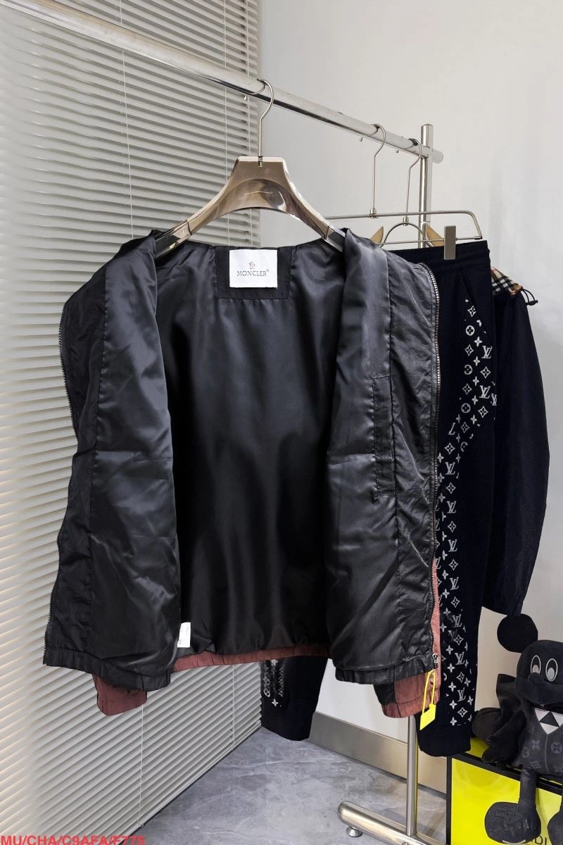 Moncler Outwear Stylish 142143