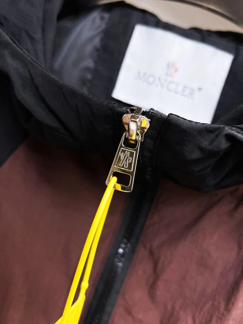 Moncler Outwear Stylish 142143