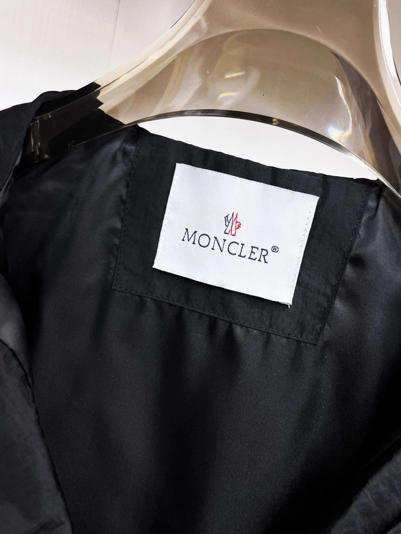 Moncler Outwear Stylish 142143