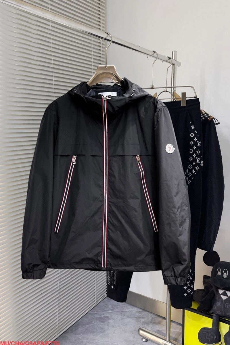 Moncler Outwear Sophisticated 142144