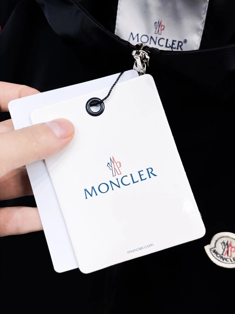 Moncler Outwear AllSeason 142151