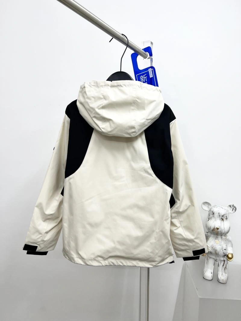 ComfortFit Moncler Outwear 142123