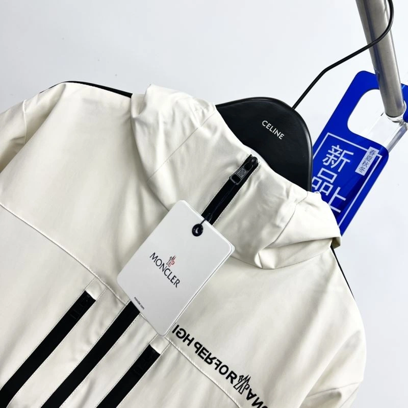 ComfortFit Moncler Outwear 142123