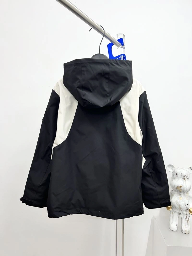 Lightweight Moncler Outwear 142135