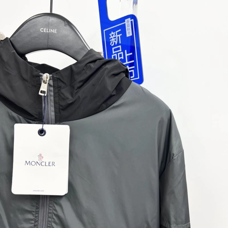 Moncler Outwear Minimalist 142133