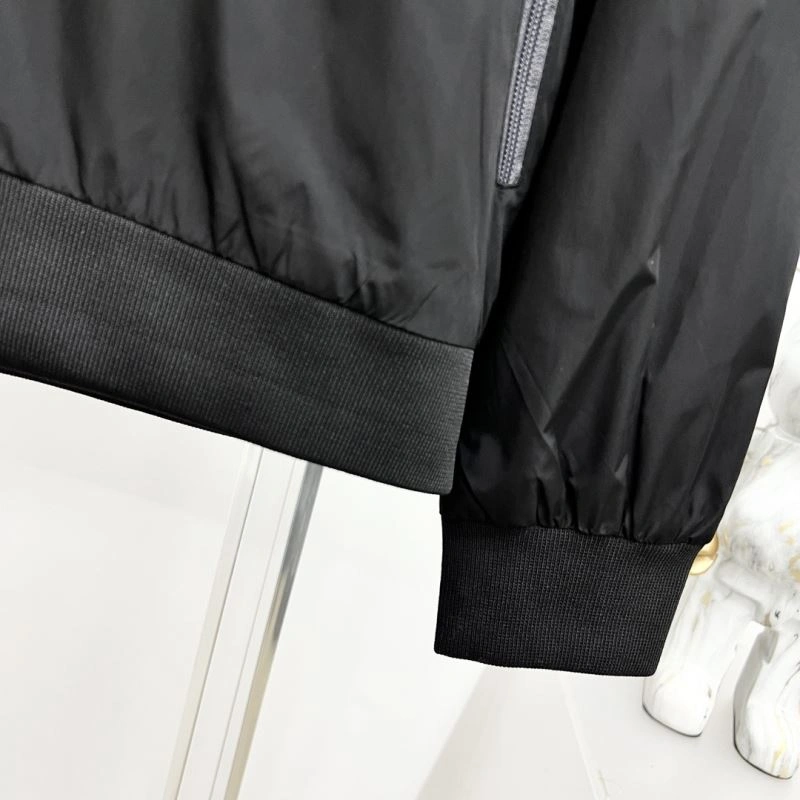 Moncler Outwear Minimalist 142133