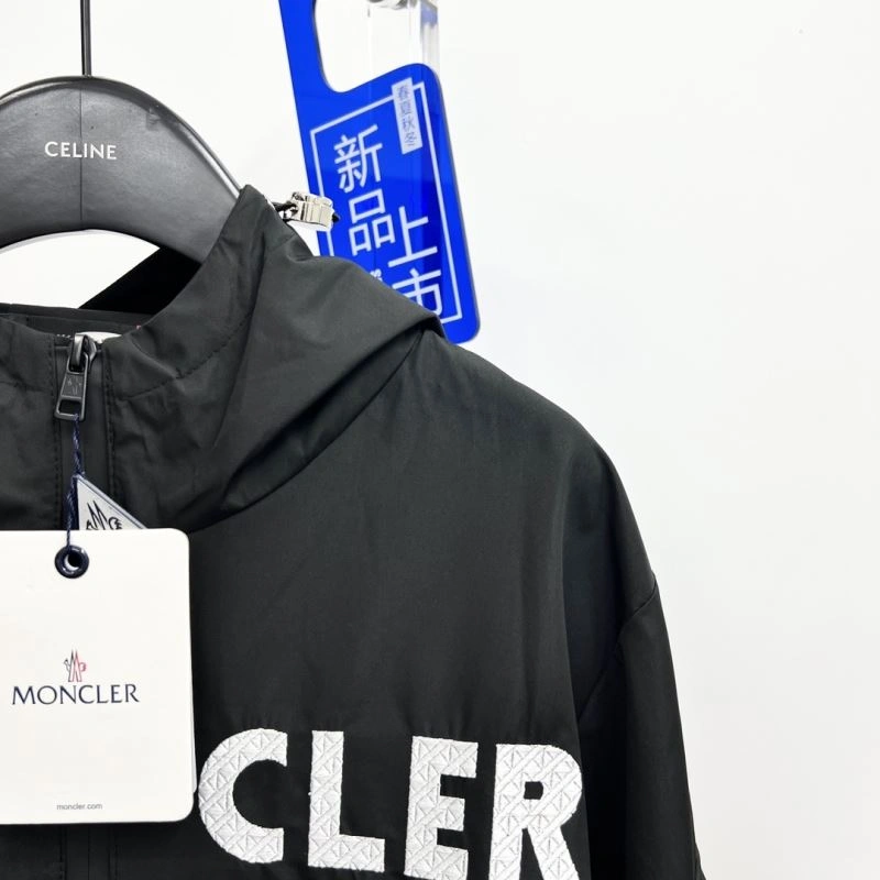 Moncler Outwear ComfortFit 142139