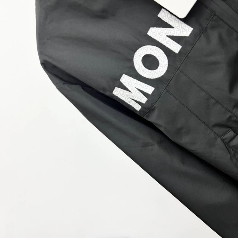 Moncler Outwear ComfortFit 142139