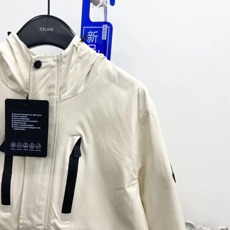 Moncler Outwear Vibrant 142126