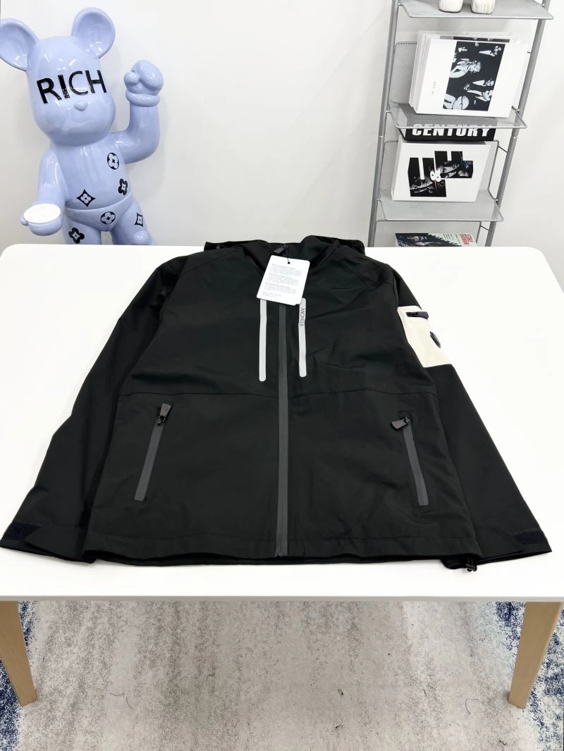 Moncler Outwear Breathable 142131