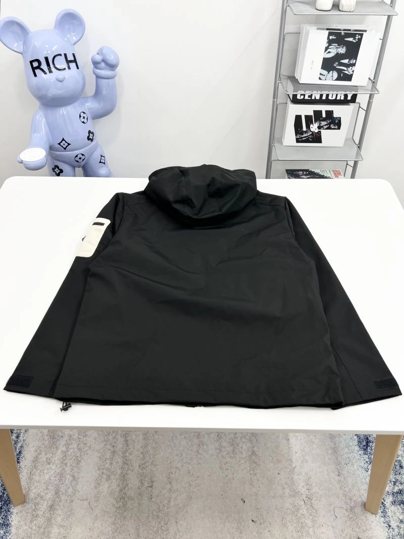 Moncler Outwear Breathable 142131
