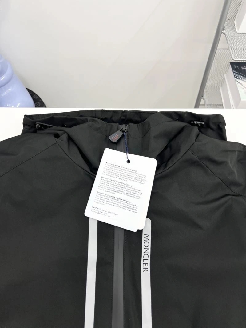 Moncler Outwear Breathable 142131