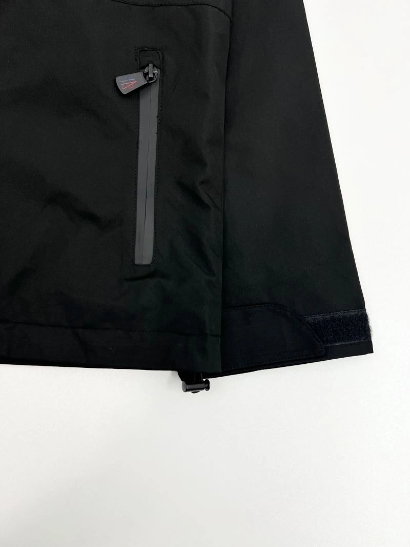 Moncler Outwear Breathable 142131