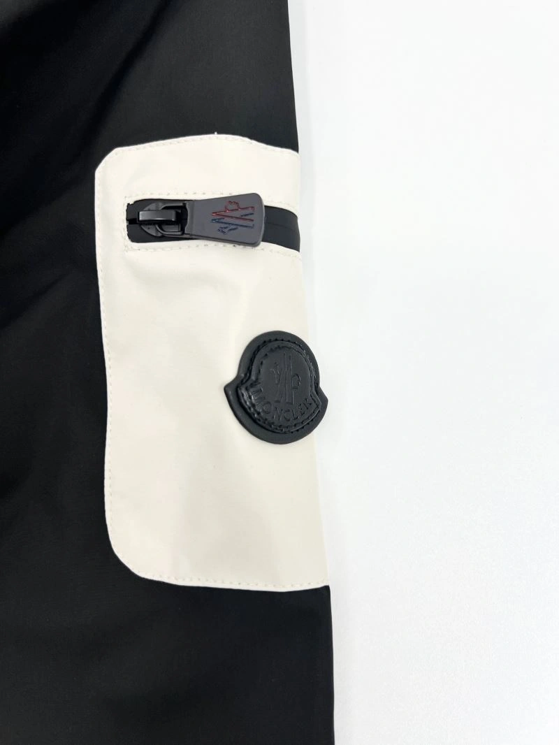 Moncler Outwear Breathable 142131