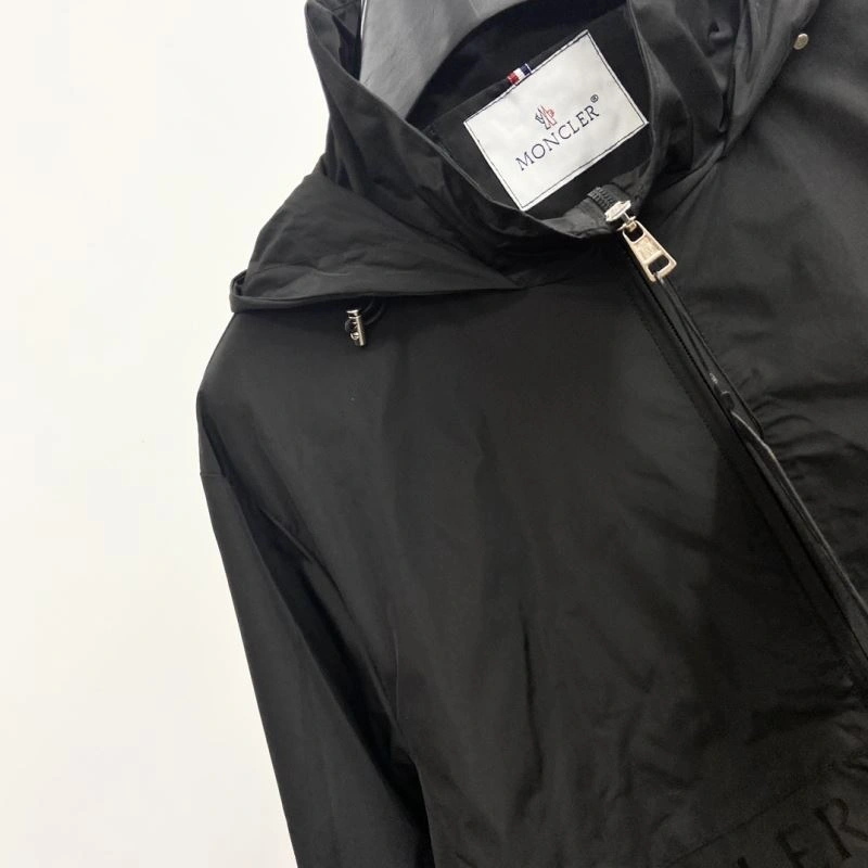 Moncler Outwear Snug 142118