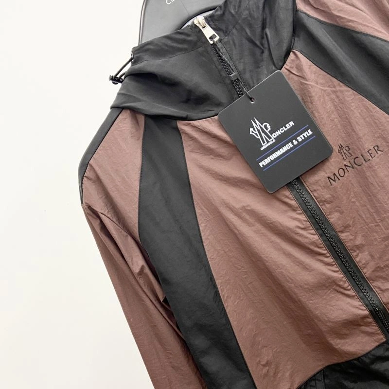Soft Moncler Outwear 142129