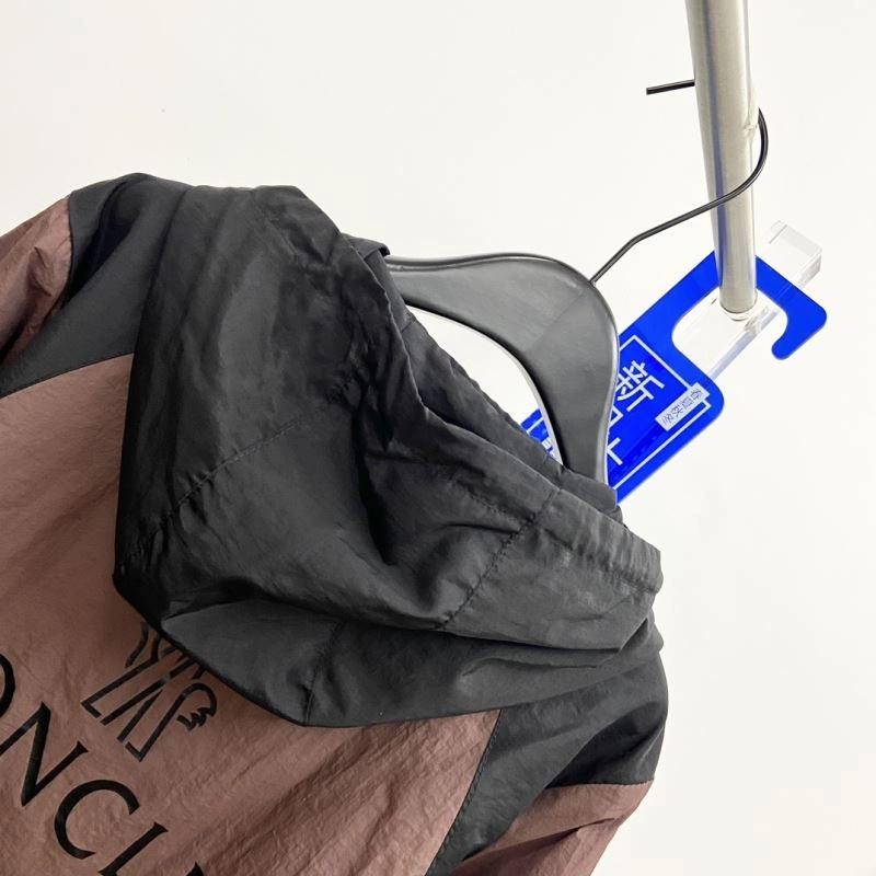 Soft Moncler Outwear 142129