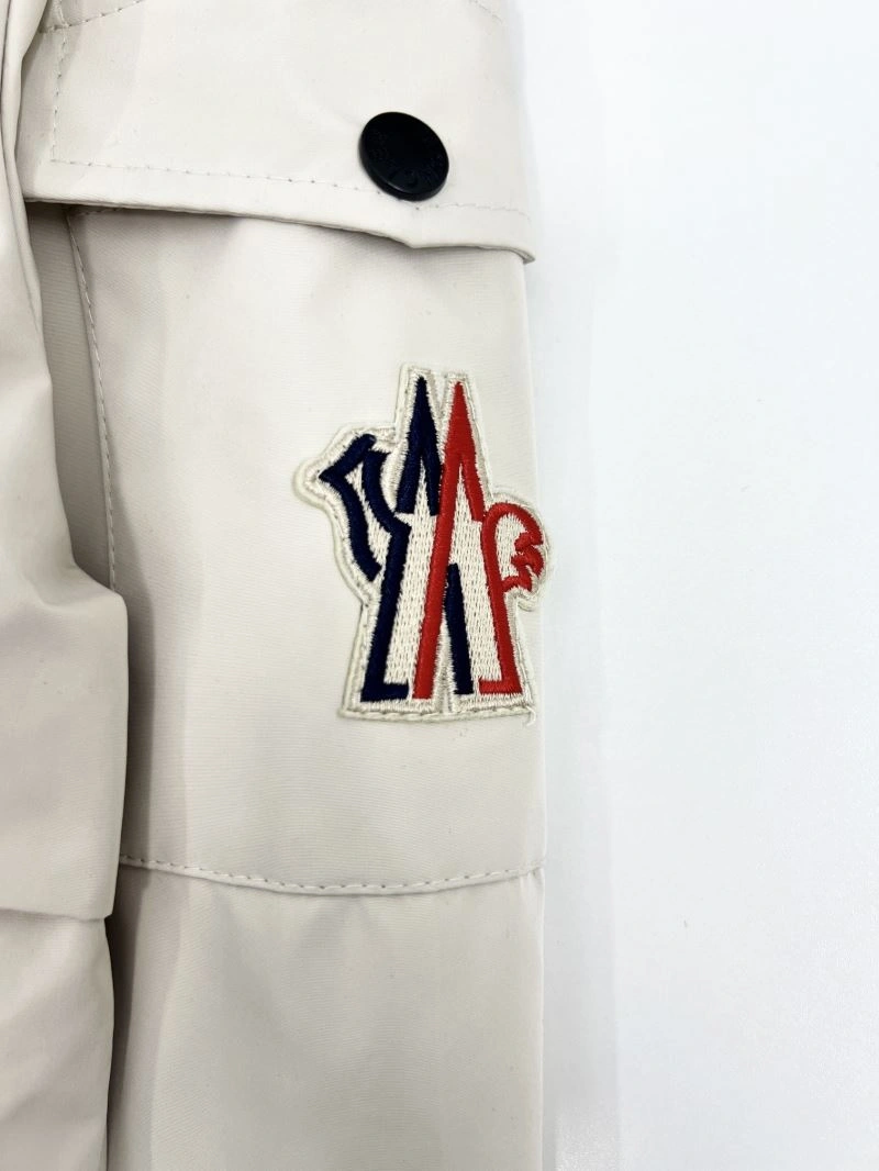 Durable Moncler Outwear 142120