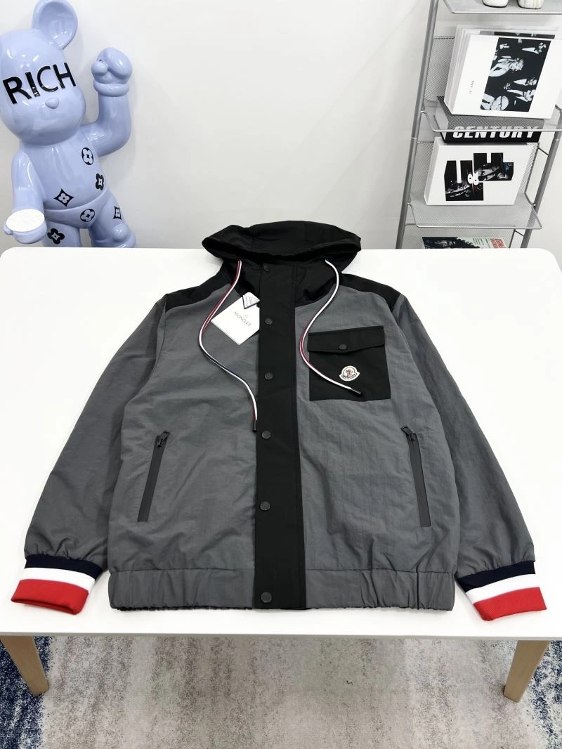 Premium Moncler Outwear 142141
