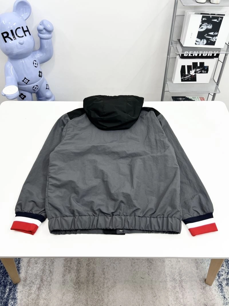 Premium Moncler Outwear 142141