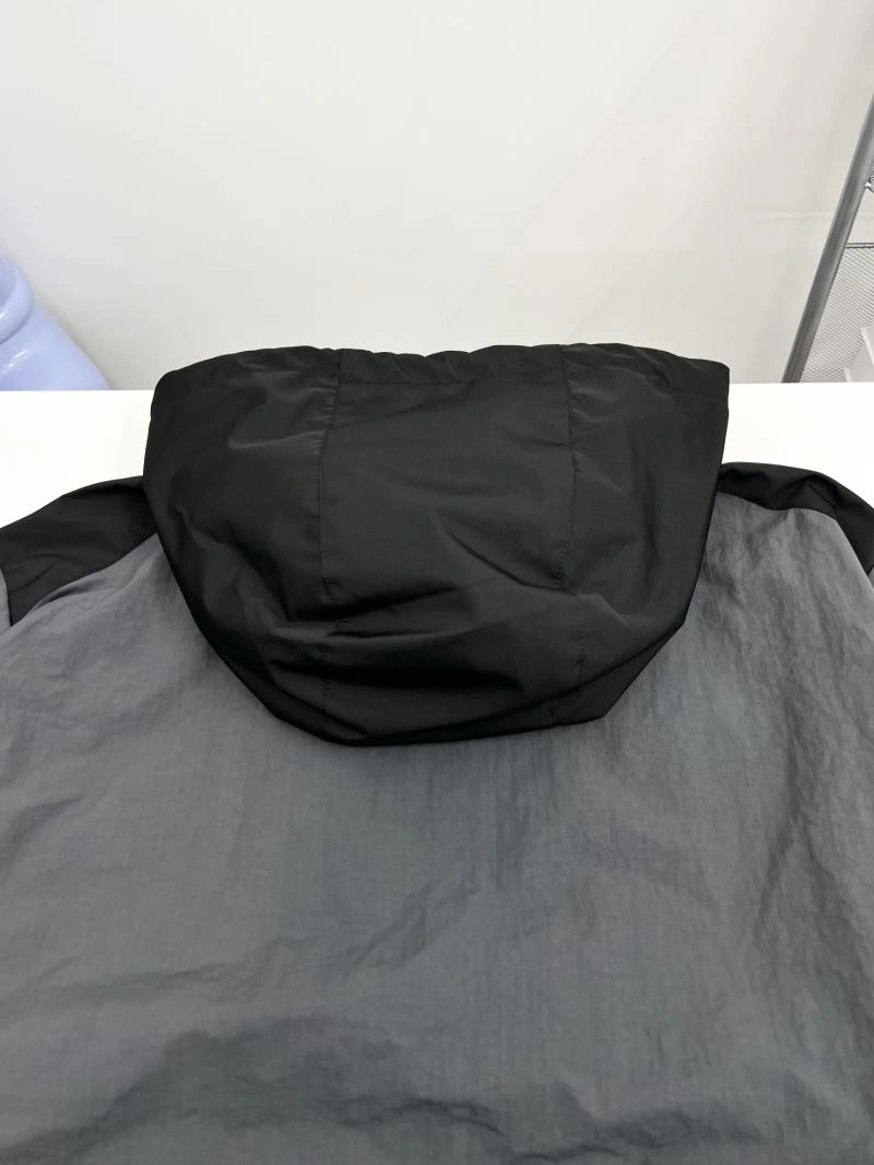 Premium Moncler Outwear 142141