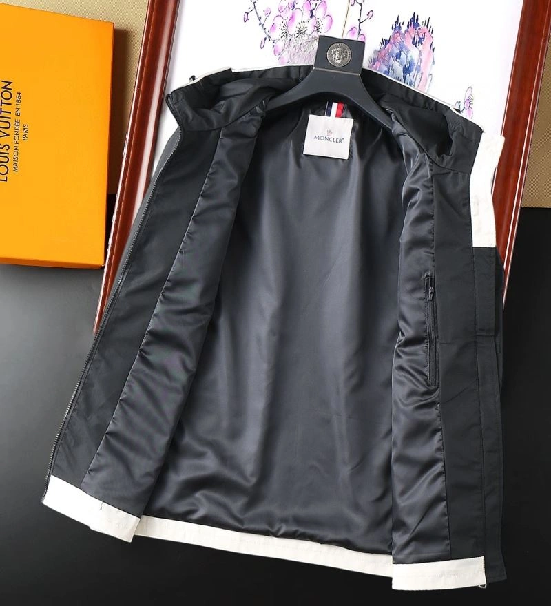 Stylish Moncler Outwear 142110