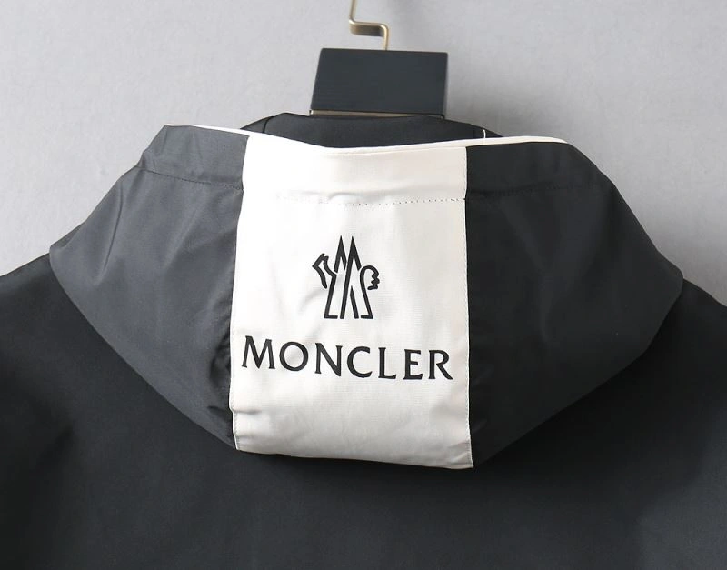 Stylish Moncler Outwear 142110