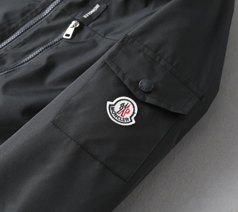 Stylish Moncler Outwear 142110