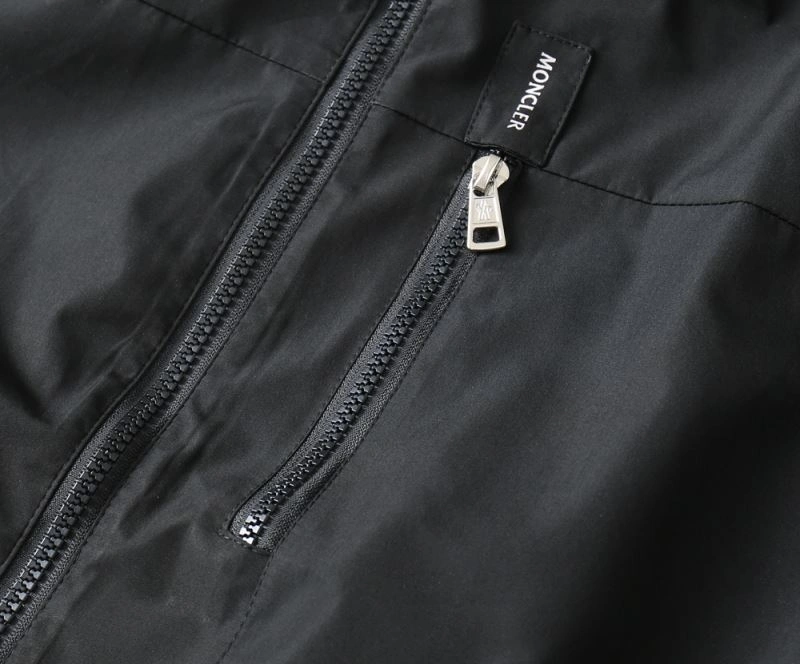 Stylish Moncler Outwear 142110