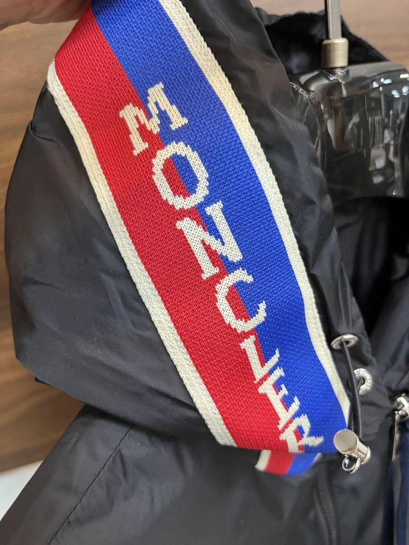 MoistureWicking Moncler Outwear 142090