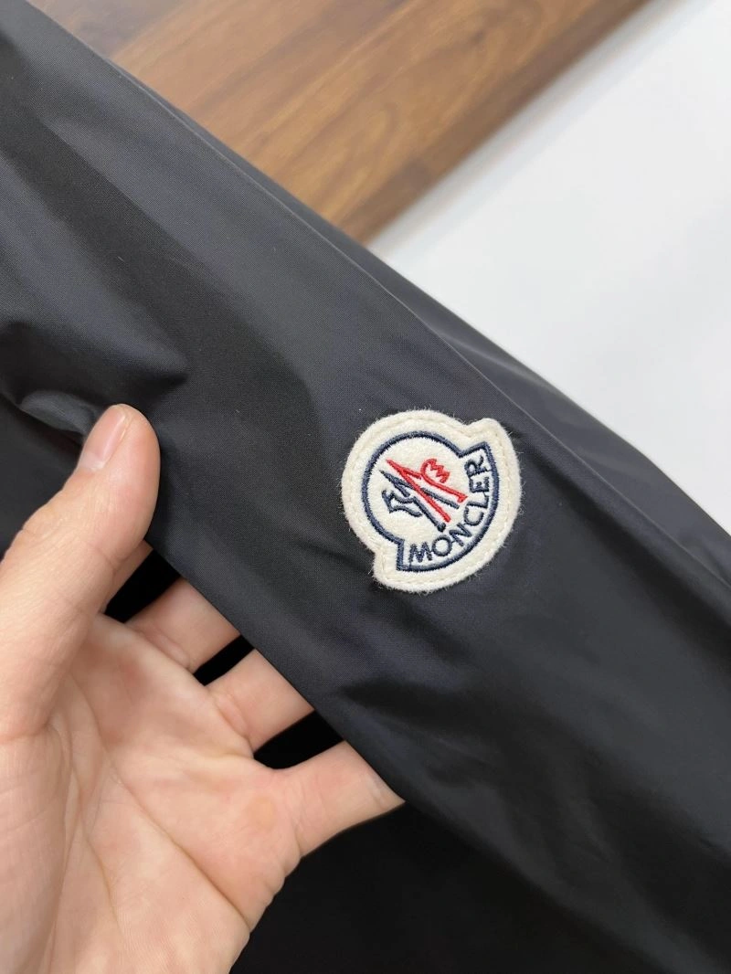 MoistureWicking Moncler Outwear 142090