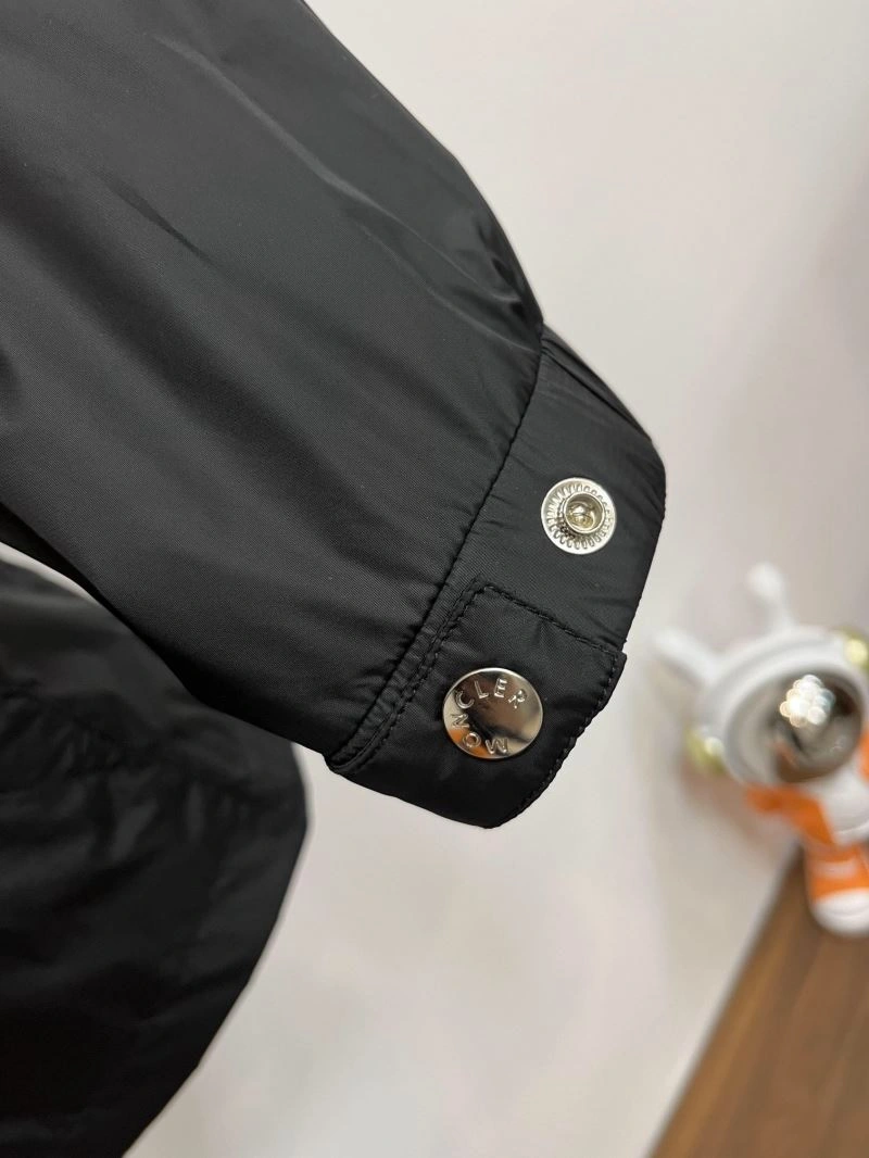 MoistureWicking Moncler Outwear 142090