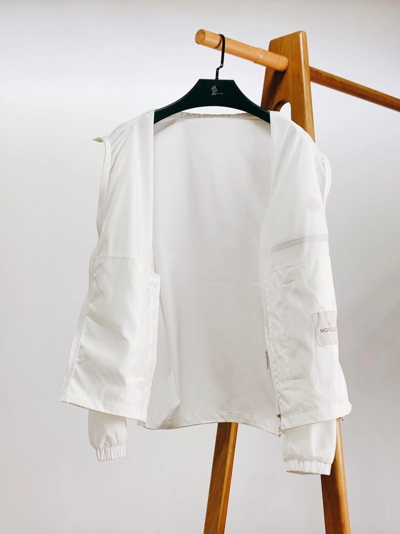 Breathable Moncler Outwear 142088