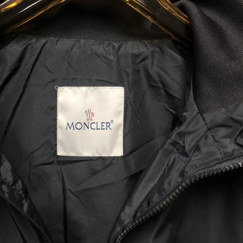 Durable Moncler Outwear 142081